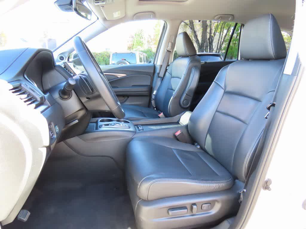 used 2022 Honda Pilot car, priced at $28,995