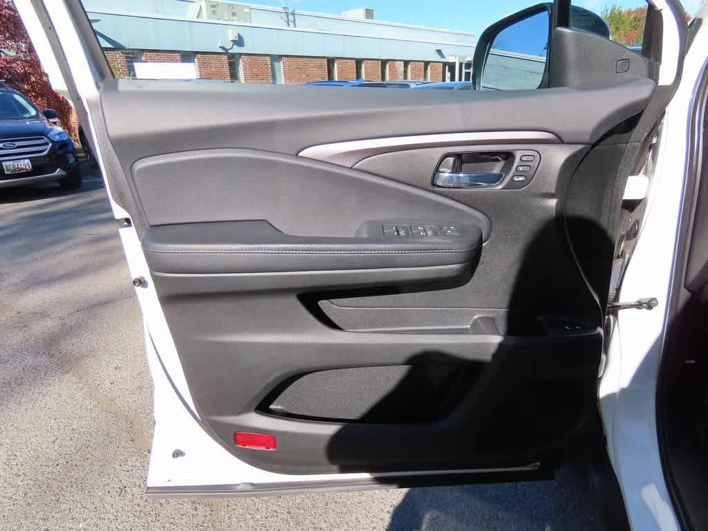 used 2022 Honda Pilot car, priced at $28,995