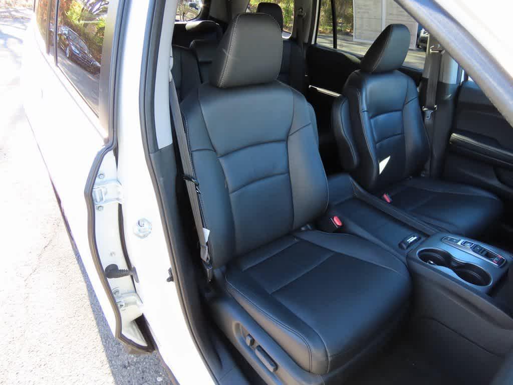 used 2022 Honda Pilot car, priced at $28,995