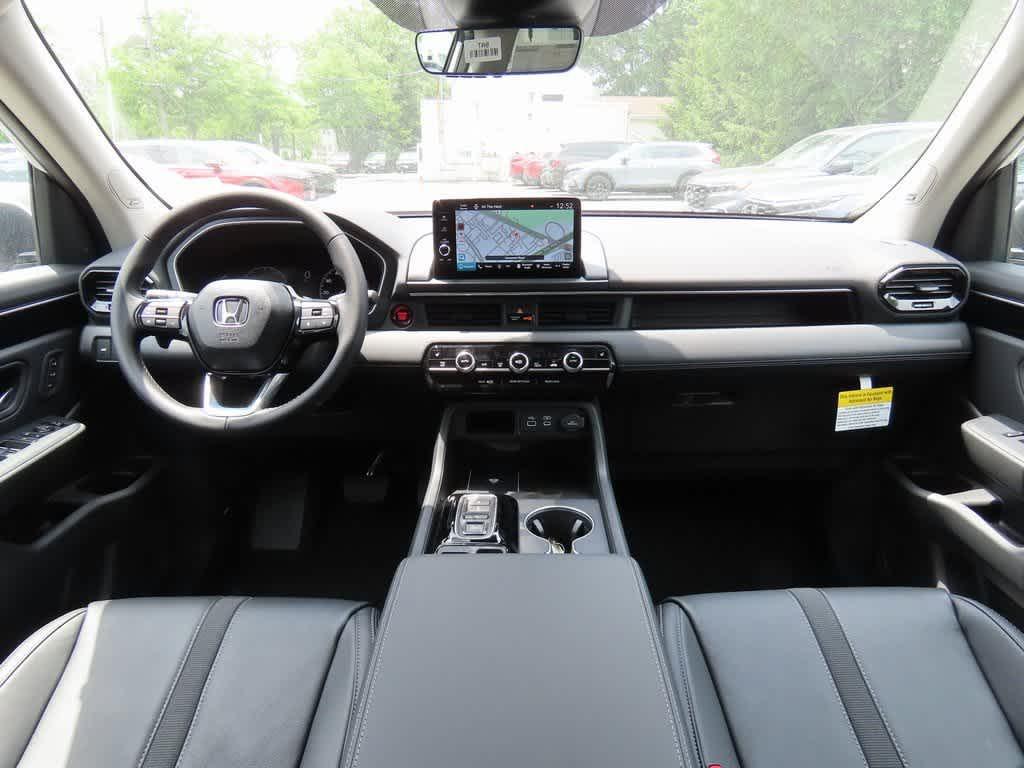 new 2025 Honda Pilot car, priced at $51,550