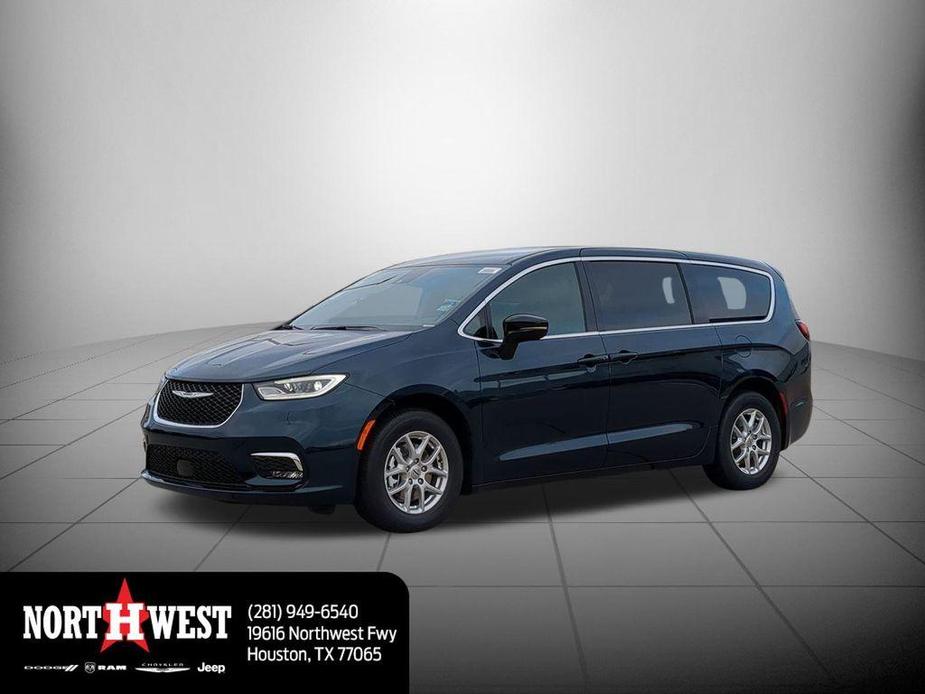 new 2025 Chrysler Pacifica car, priced at $35,944