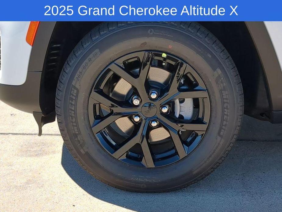 new 2025 Jeep Grand Cherokee car, priced at $40,238