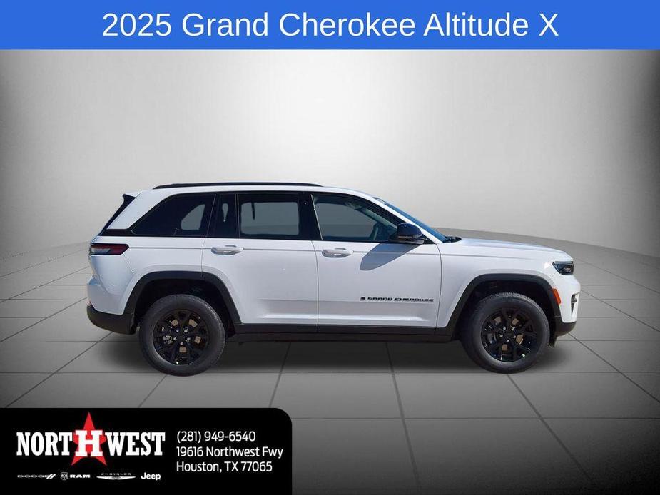 new 2025 Jeep Grand Cherokee car, priced at $40,238