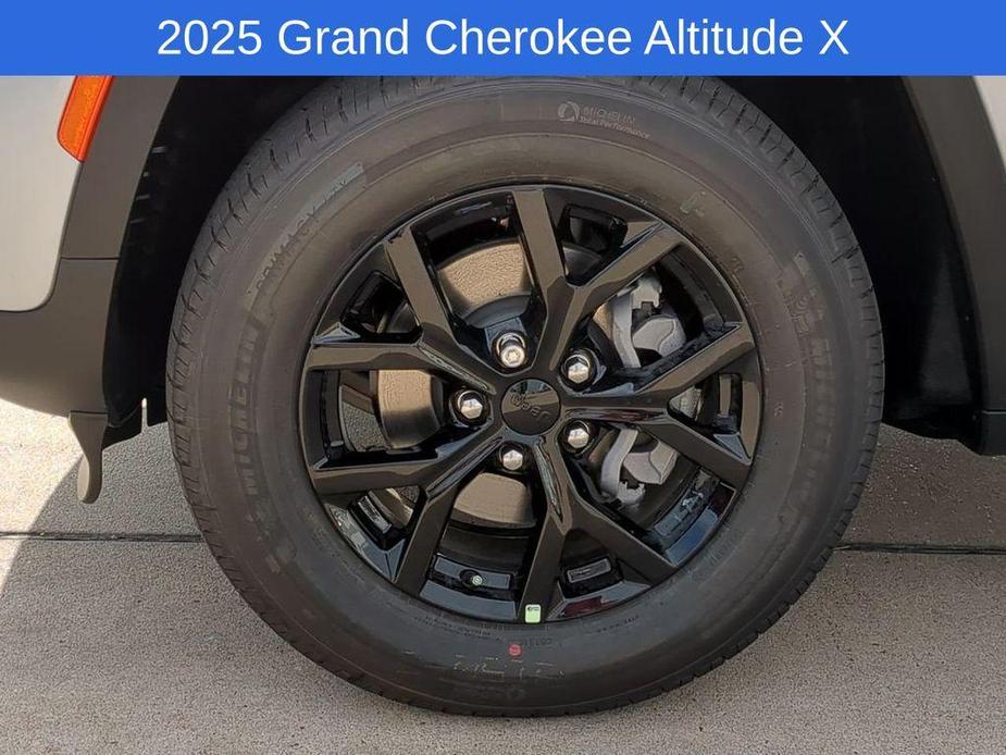 new 2025 Jeep Grand Cherokee car, priced at $40,804