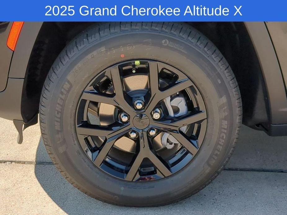 new 2025 Jeep Grand Cherokee car, priced at $40,804