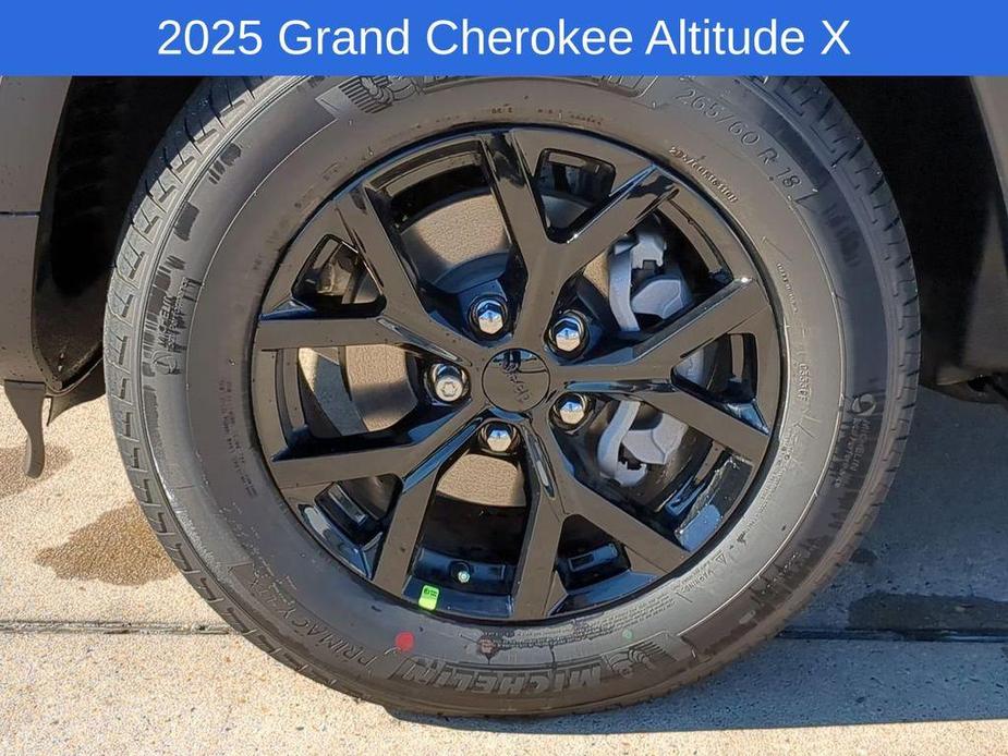 new 2025 Jeep Grand Cherokee car, priced at $40,804