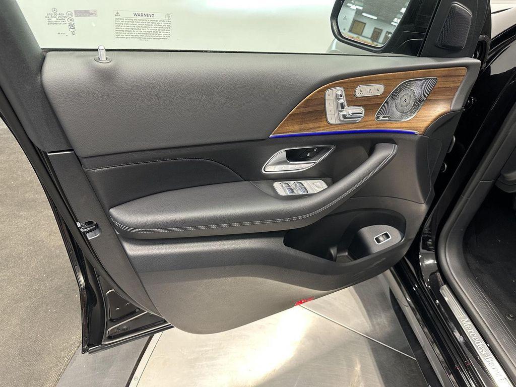 new 2025 Mercedes-Benz GLE 450 car, priced at $81,245