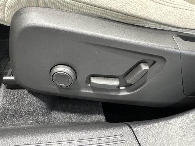 used 2020 Volvo XC40 car, priced at $26,900