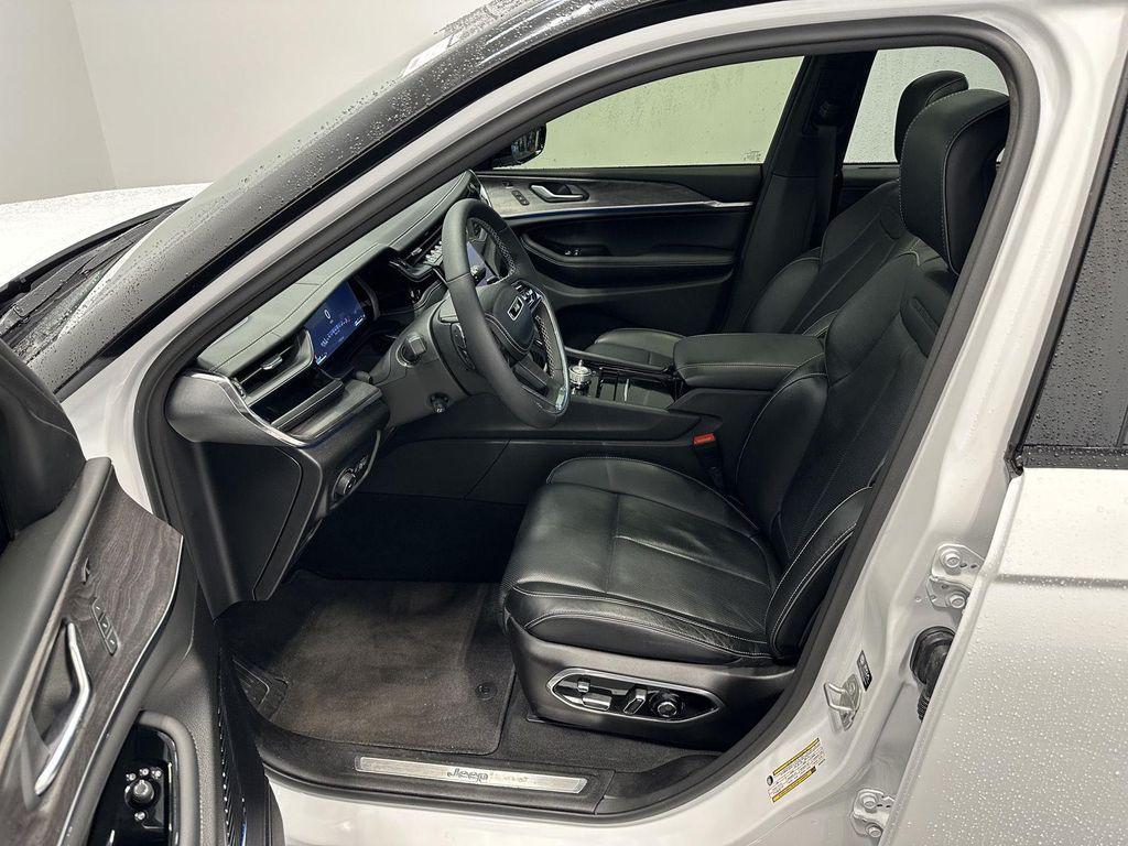 used 2024 Jeep Grand Cherokee car, priced at $46,900