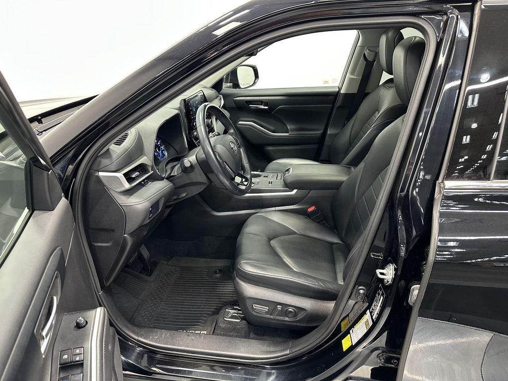 used 2020 Toyota Highlander Hybrid car, priced at $35,400