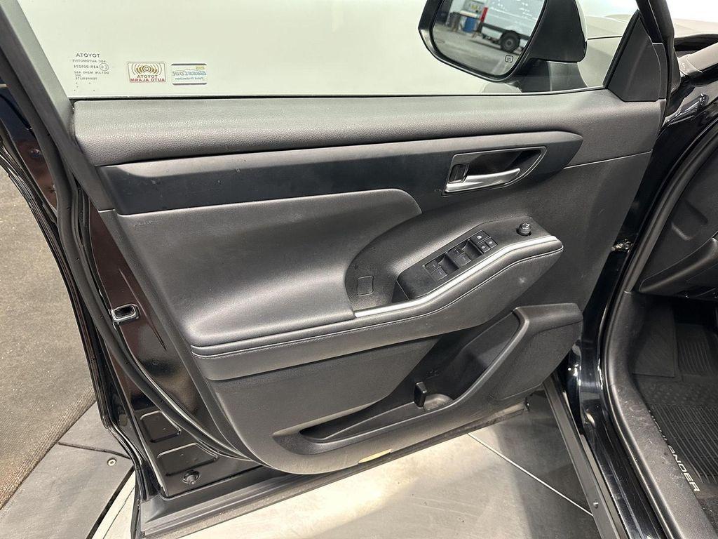 used 2020 Toyota Highlander Hybrid car, priced at $35,400