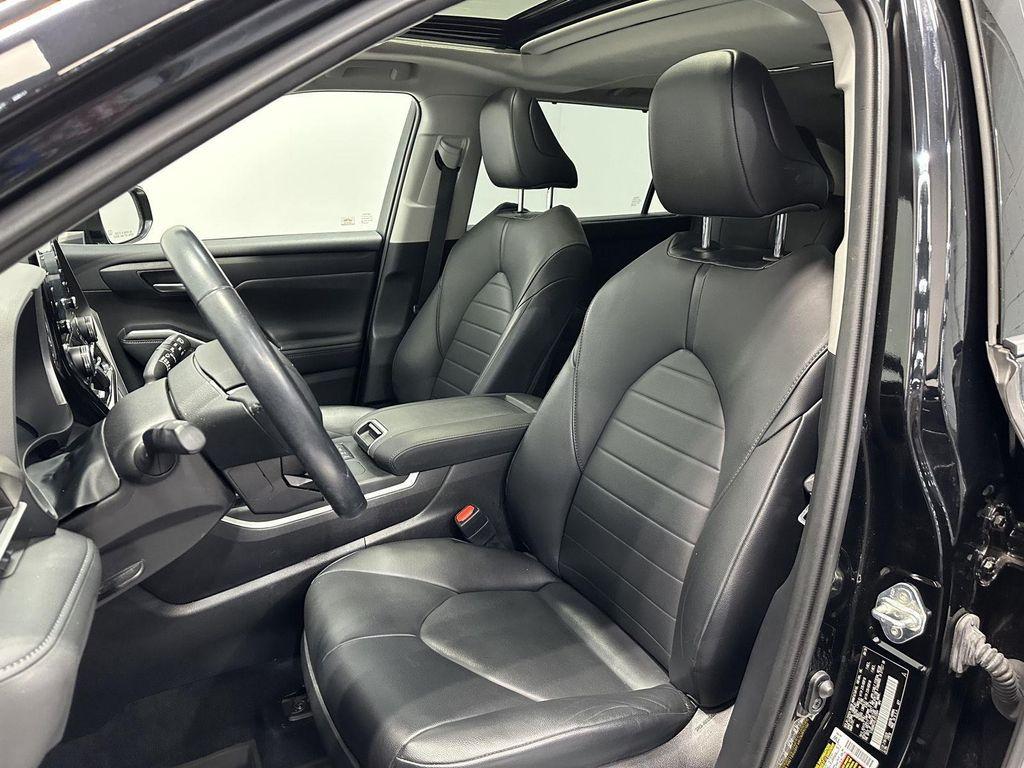 used 2020 Toyota Highlander Hybrid car, priced at $35,400