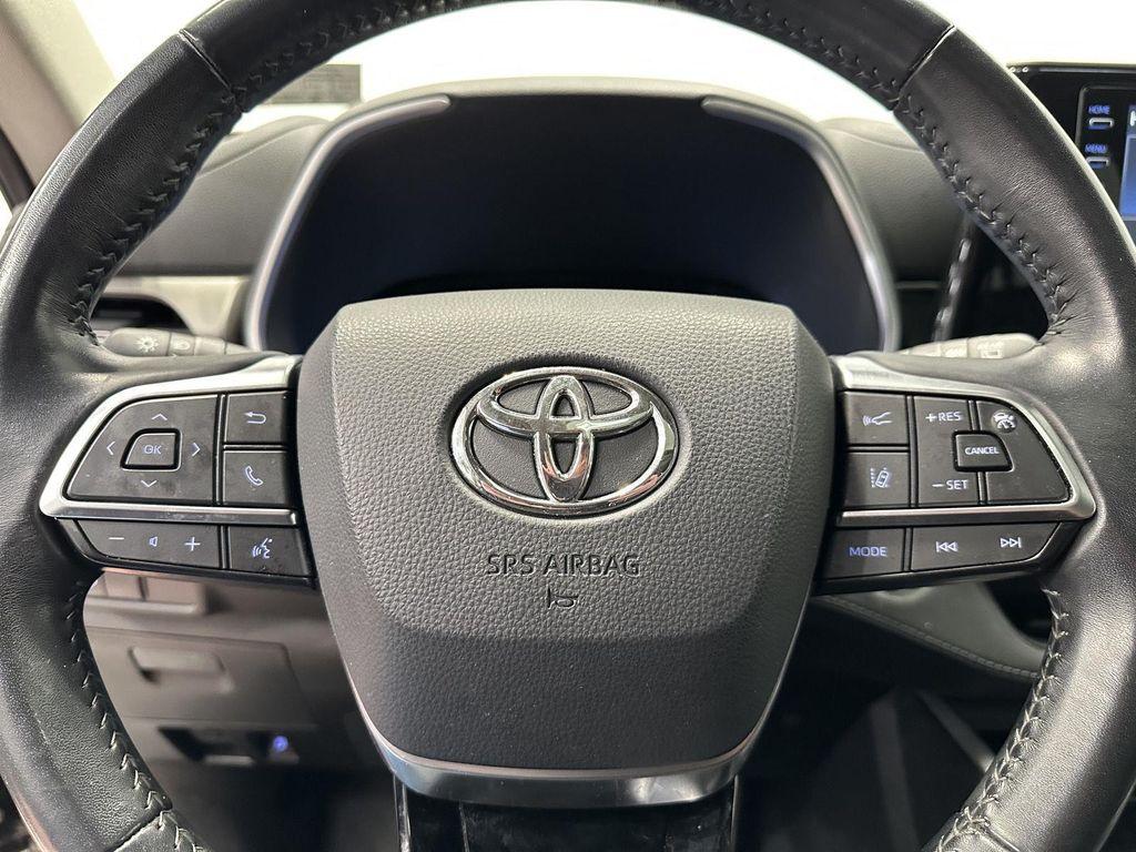 used 2020 Toyota Highlander Hybrid car, priced at $35,400