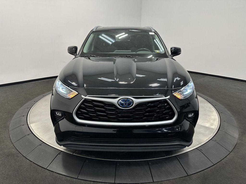 used 2020 Toyota Highlander Hybrid car, priced at $35,400