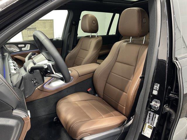 new 2025 Mercedes-Benz GLS 450 car, priced at $98,185