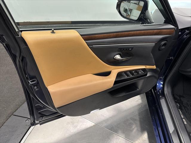 used 2025 Lexus ES 350 car, priced at $49,500