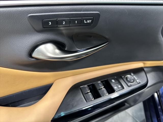 used 2025 Lexus ES 350 car, priced at $49,500
