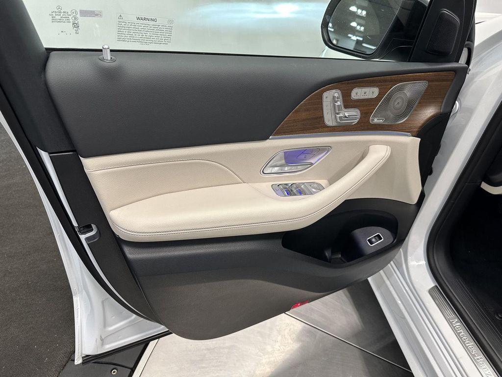 new 2025 Mercedes-Benz GLE 450 car, priced at $84,530