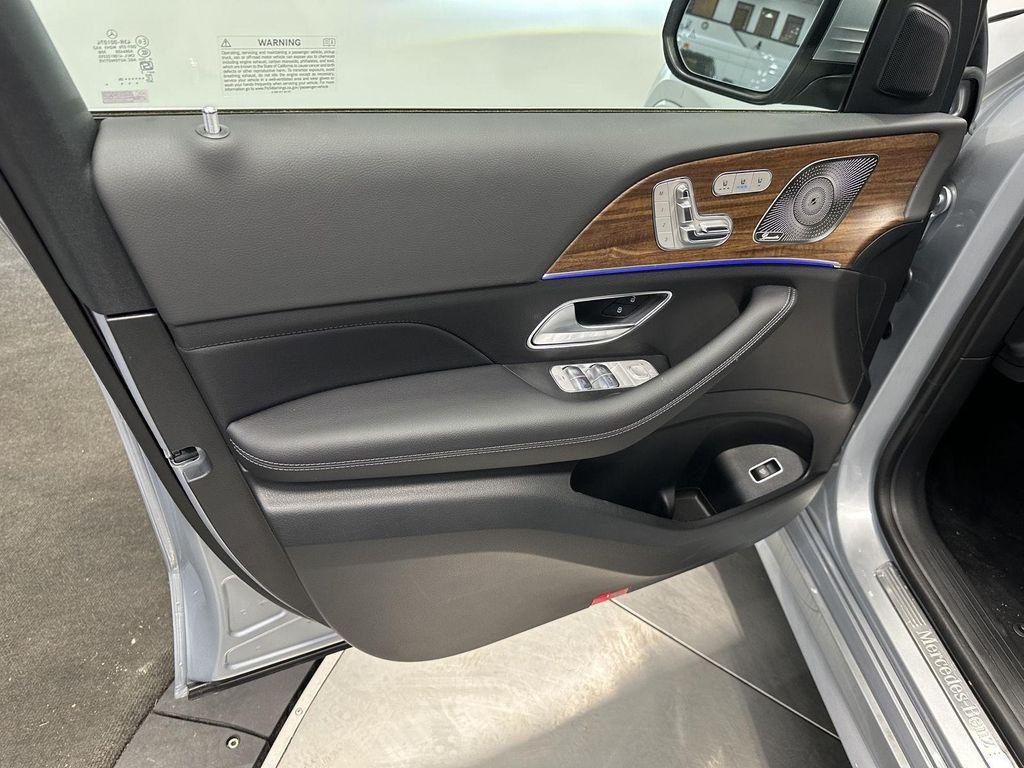 new 2025 Mercedes-Benz GLS 450 car, priced at $95,365