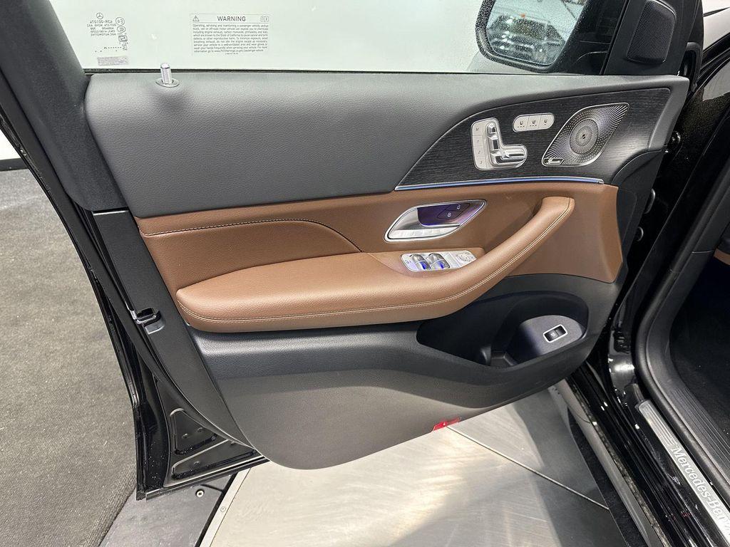 new 2025 Mercedes-Benz GLS 450 car, priced at $98,300