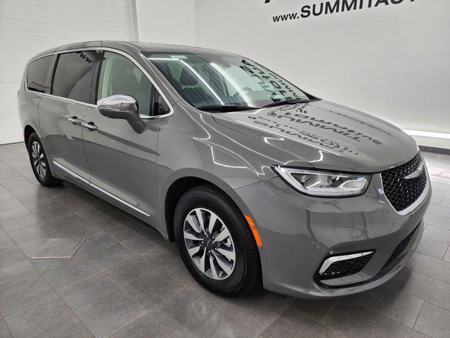 used 2022 Chrysler Pacifica Hybrid car, priced at $40,999