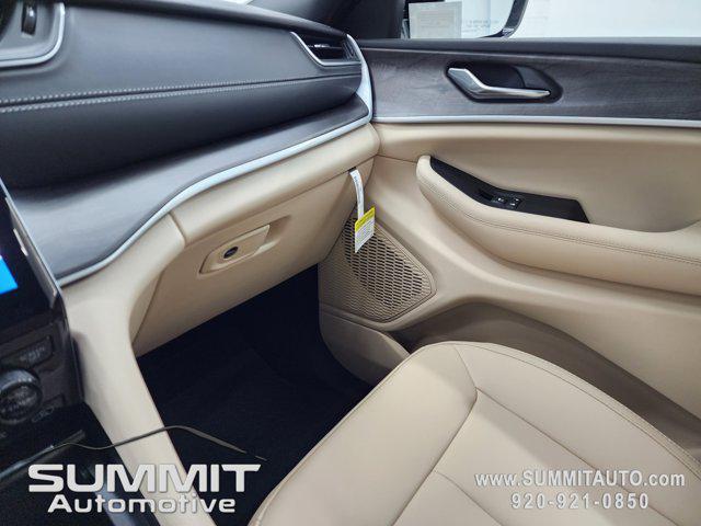 new 2025 Jeep Grand Cherokee car, priced at $46,837