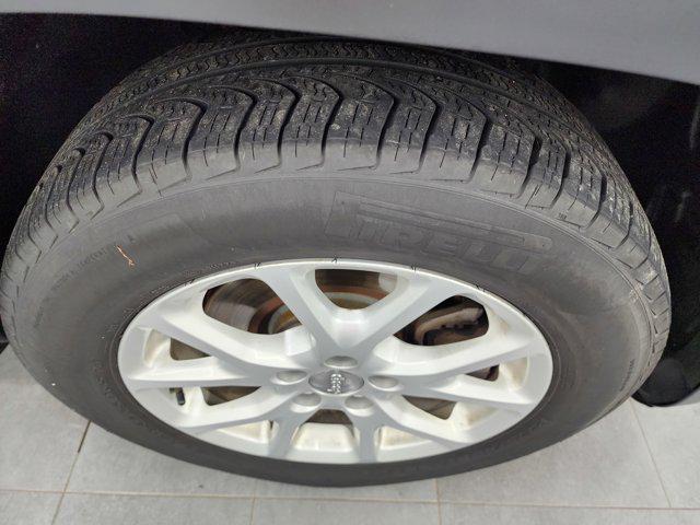 used 2015 Jeep Cherokee car, priced at $9,499