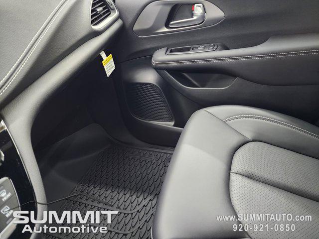 new 2025 Chrysler Pacifica car, priced at $43,019