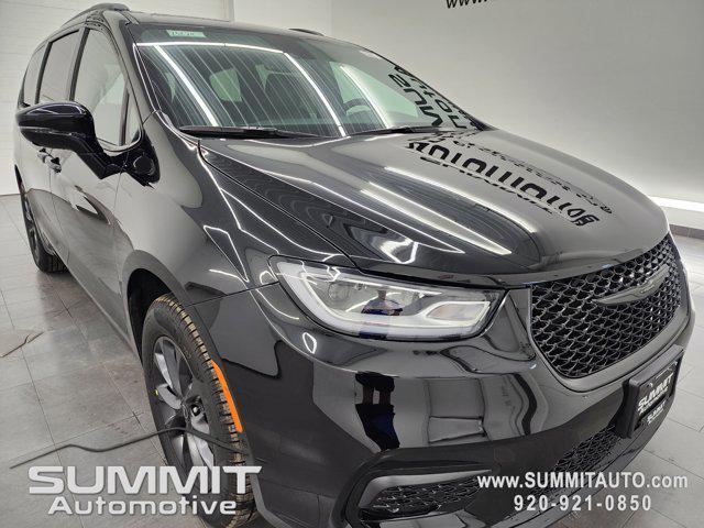 new 2025 Chrysler Pacifica car, priced at $43,019