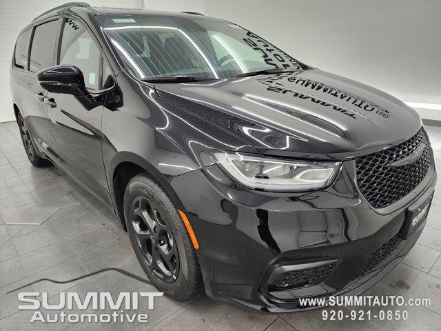 new 2025 Chrysler Pacifica Hybrid car, priced at $53,756