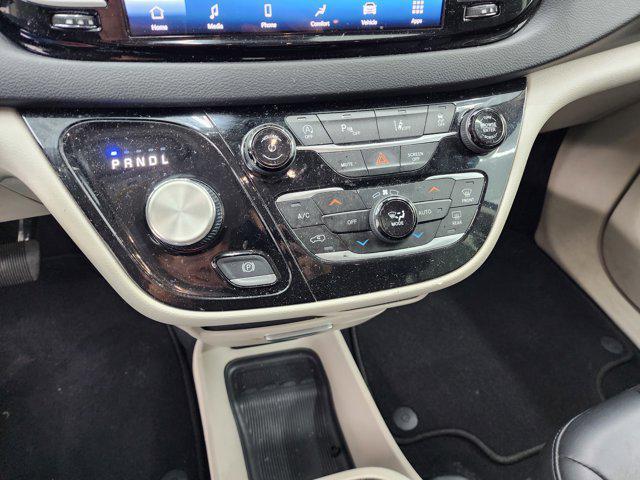 used 2023 Chrysler Pacifica car, priced at $25,999