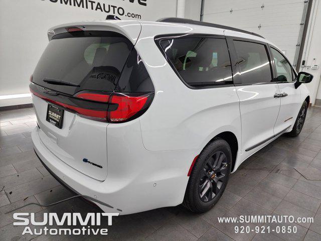 new 2024 Chrysler Pacifica Hybrid car, priced at $51,694