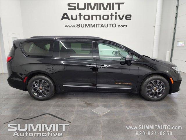 new 2024 Chrysler Pacifica Hybrid car, priced at $52,594