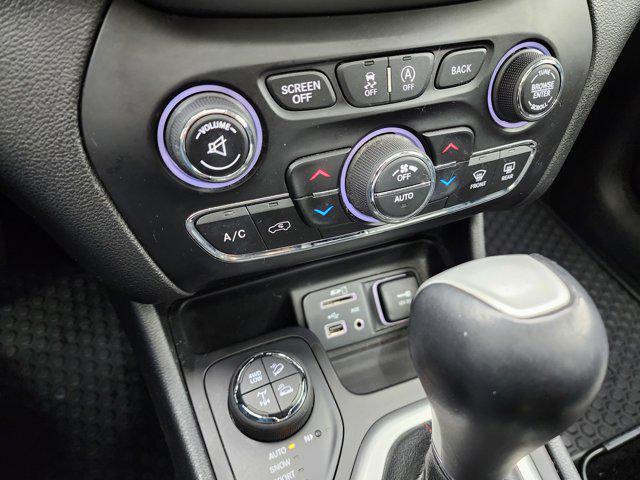 used 2017 Jeep Cherokee car