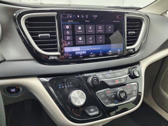 used 2023 Chrysler Pacifica car