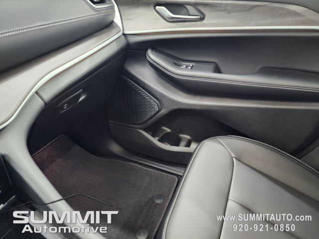 new 2025 Jeep Grand Cherokee car, priced at $48,551