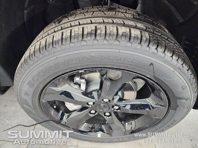 new 2025 Jeep Grand Cherokee car, priced at $49,704