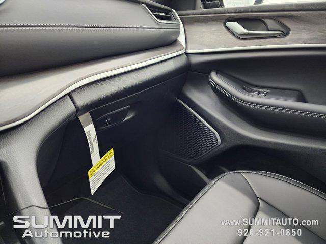 new 2025 Jeep Grand Cherokee car, priced at $49,704