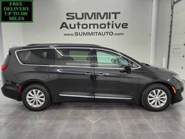 used 2017 Chrysler Pacifica car