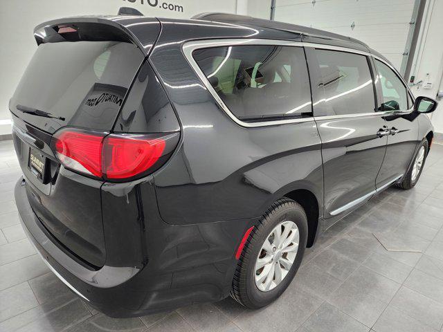 used 2017 Chrysler Pacifica car