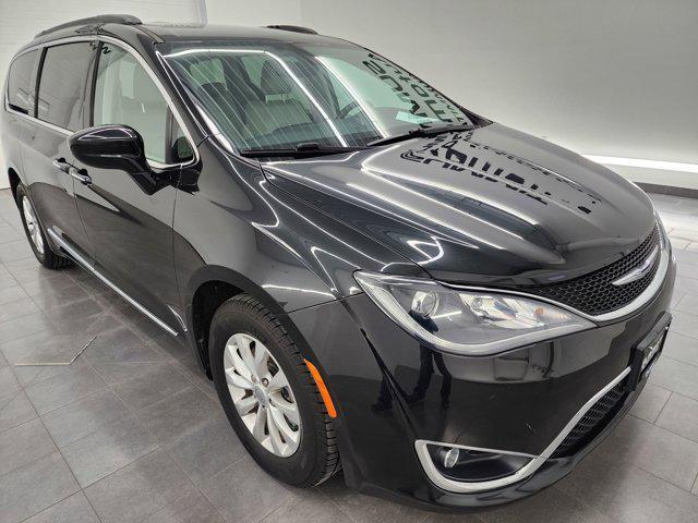 used 2017 Chrysler Pacifica car