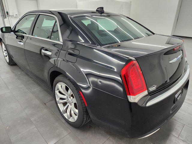 used 2019 Chrysler 300 car