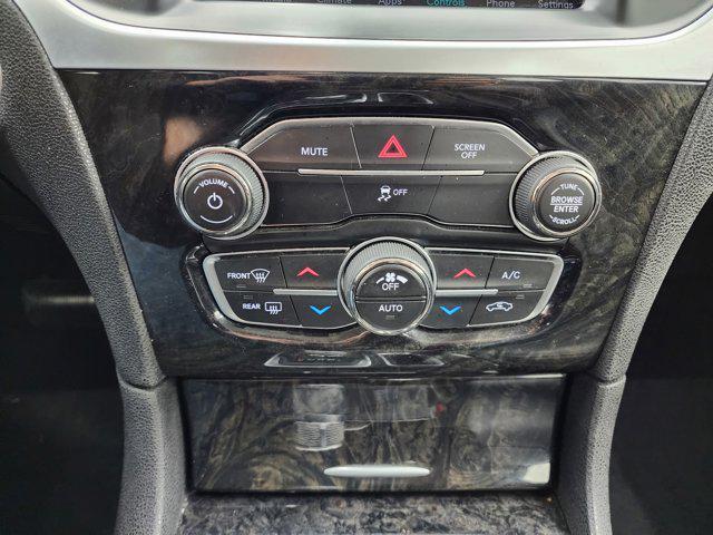 used 2019 Chrysler 300 car