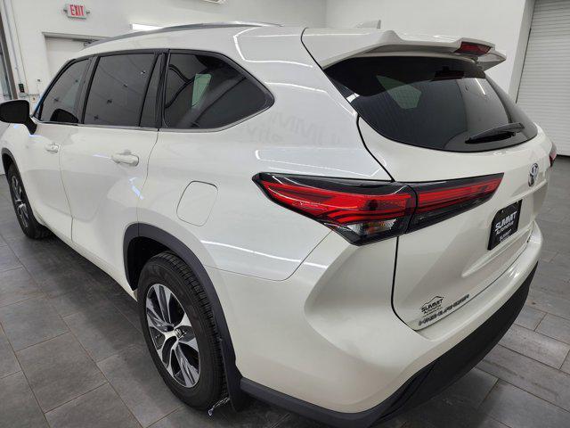 used 2021 Toyota Highlander car, priced at $32,499