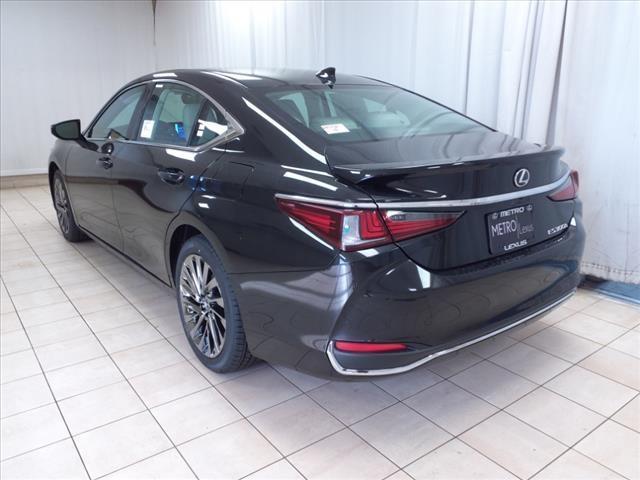 new 2024 Lexus ES 300h car, priced at $56,605