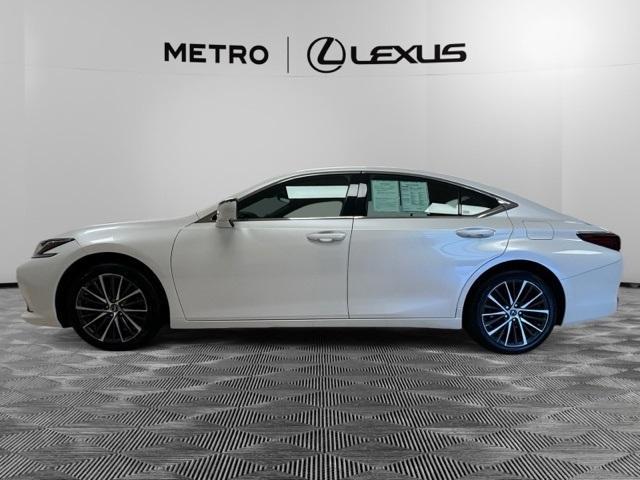 used 2023 Lexus ES 250 car, priced at $35,661