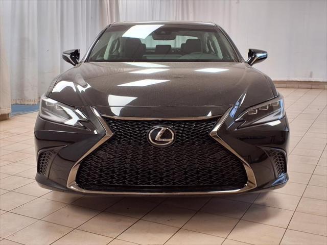 new 2025 Lexus ES 300h car, priced at $52,624