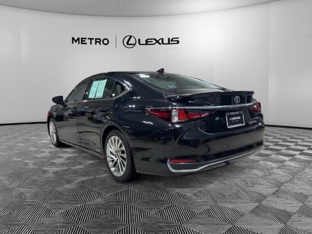 used 2020 Lexus ES 300h car, priced at $38,426