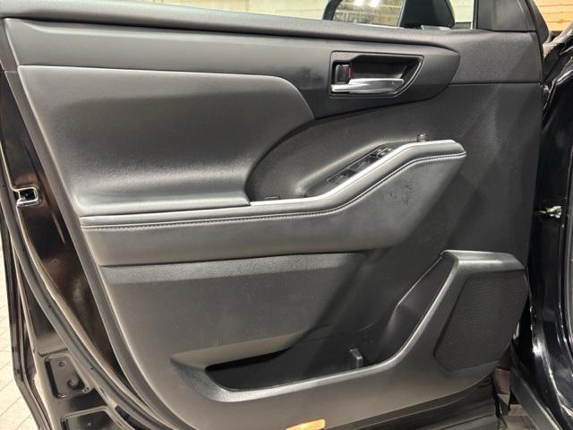 used 2022 Toyota Highlander car, priced at $39,975