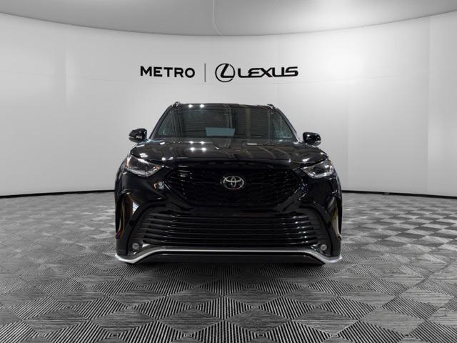 used 2022 Toyota Highlander car, priced at $39,975